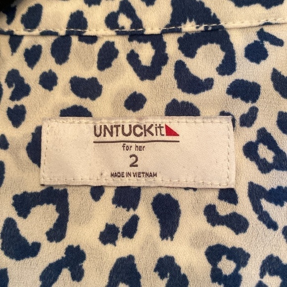 UNTUCKit Sylvia animal Print Button Down Long Sleeve Blouse in White/Blue - Picture 7 of 10